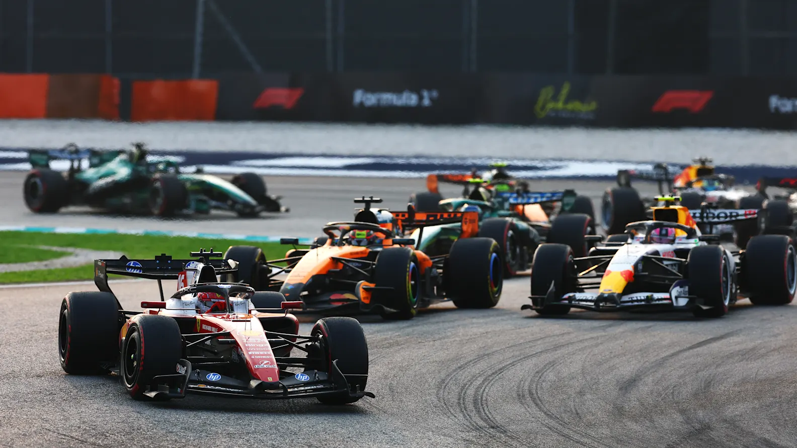 Monoplazas de Fórmula 1 en un Gran Premio
